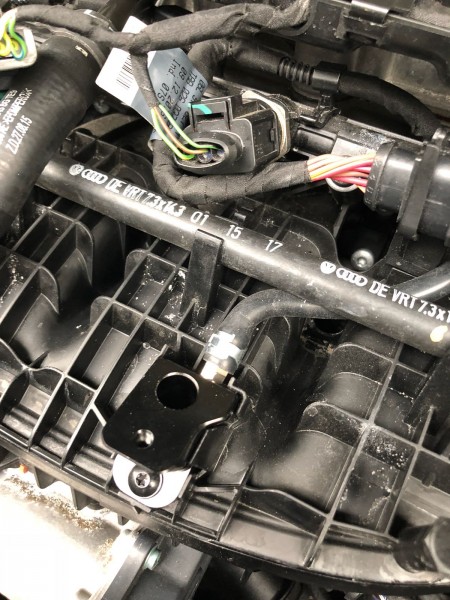 Turbosmart Ladedruck Adapter BRA VW Golf GTI/R MK7 - Schwarz